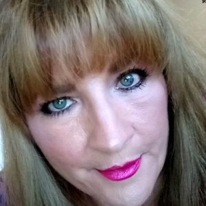 Meet your Posher, Debbie